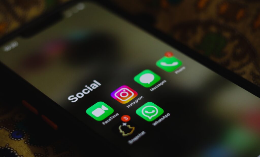 Website và fanpage kết hợp giúp doanh nghiệp tiếp cận khách hàng hiệu quả